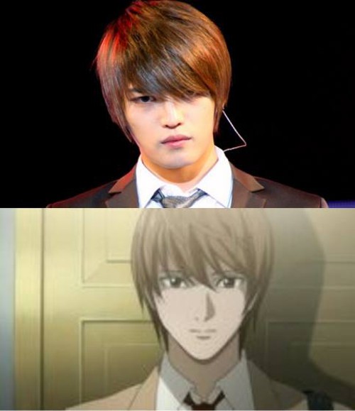 Jae Joong được ví như Light trong "Death Note". Cả hai đều sở hữu đôi mắt màu nâu sẫm, kiểu tóc màu nâu và cả bộ vest cũng tương đồng. Cả hai đều toát lên vẻ ngoài lạnh đến chết người. Không chỉ Jae Joong, nhiều sao Hàn cực giống hoạt hình.